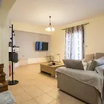 View - 3 Bedrooms Apartment, Fully Equipped Apartment Delphi
