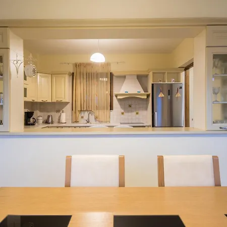 View - 3bd Apartment, Fully Equipped Delphi