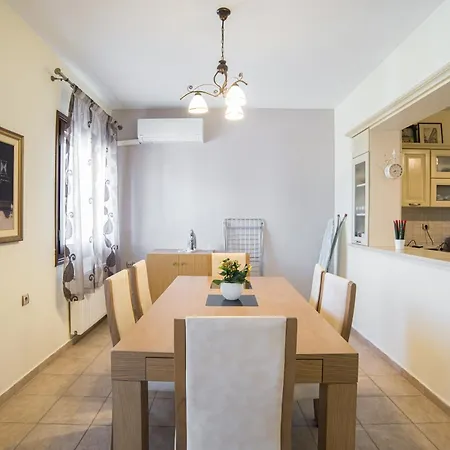 View - 3 Bedrooms Apartment, Fully Equipped *