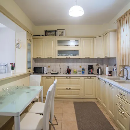 View - 3bd Apartment, Fully Equipped Apartment Delphi